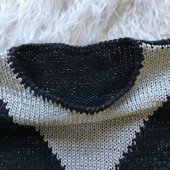 VINTAGE 1990’S BLACK AND SILVER SHIMMER SWEATER - Picture 3 of 6
